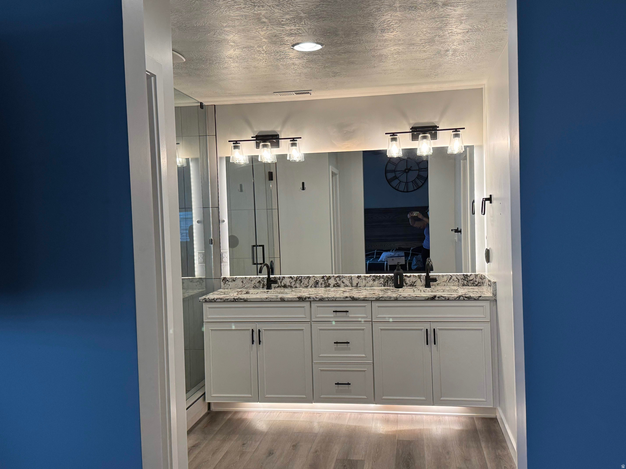 LAKESIDE - Residential