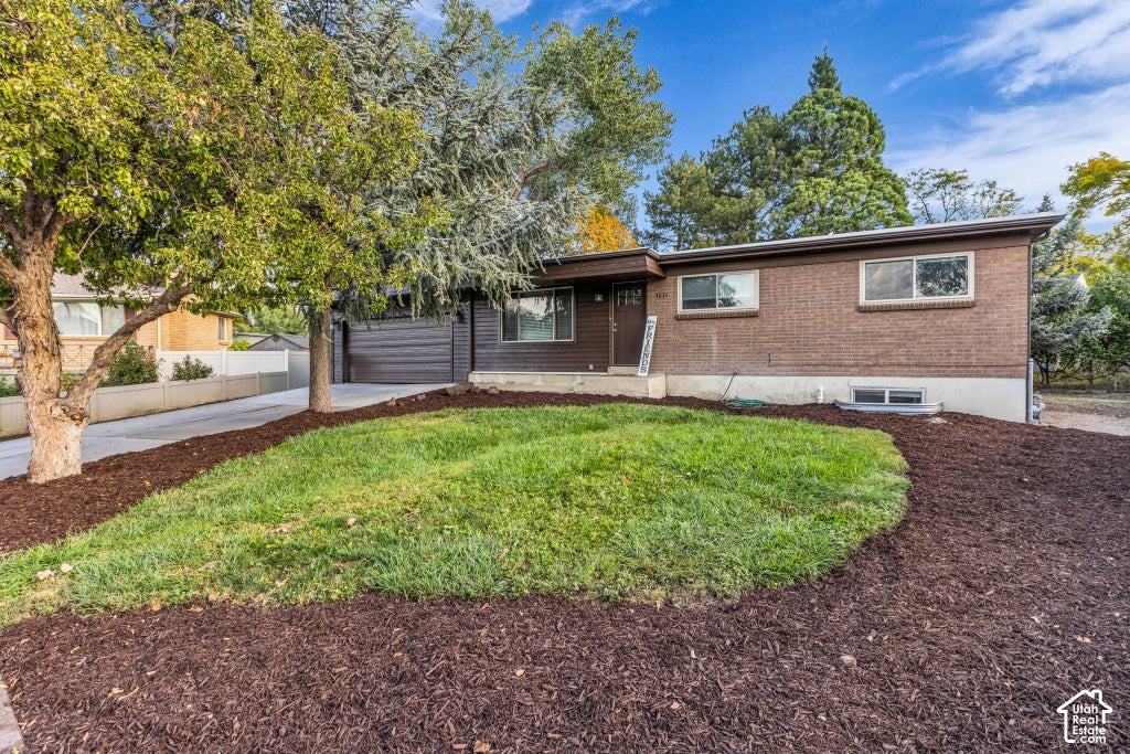 Photo of 4633 S TINA WAY, Salt Lake City, UT 84107 (MLS # 2189948)