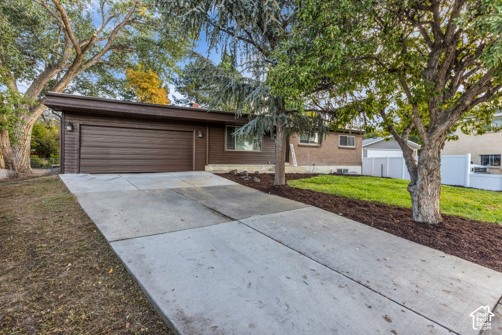 Photo of 4633 S TINA WAY, Salt Lake City, UT 84107 (MLS # 2189948)