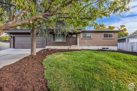 Photo of 4633 S TINA WAY, Salt Lake City, UT 84107 (MLS # 2189948)