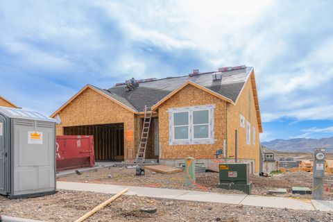 Photo of 1543 W RUSSO DR #724, Saratoga Springs, UT 84045 (MLS # 2113195)