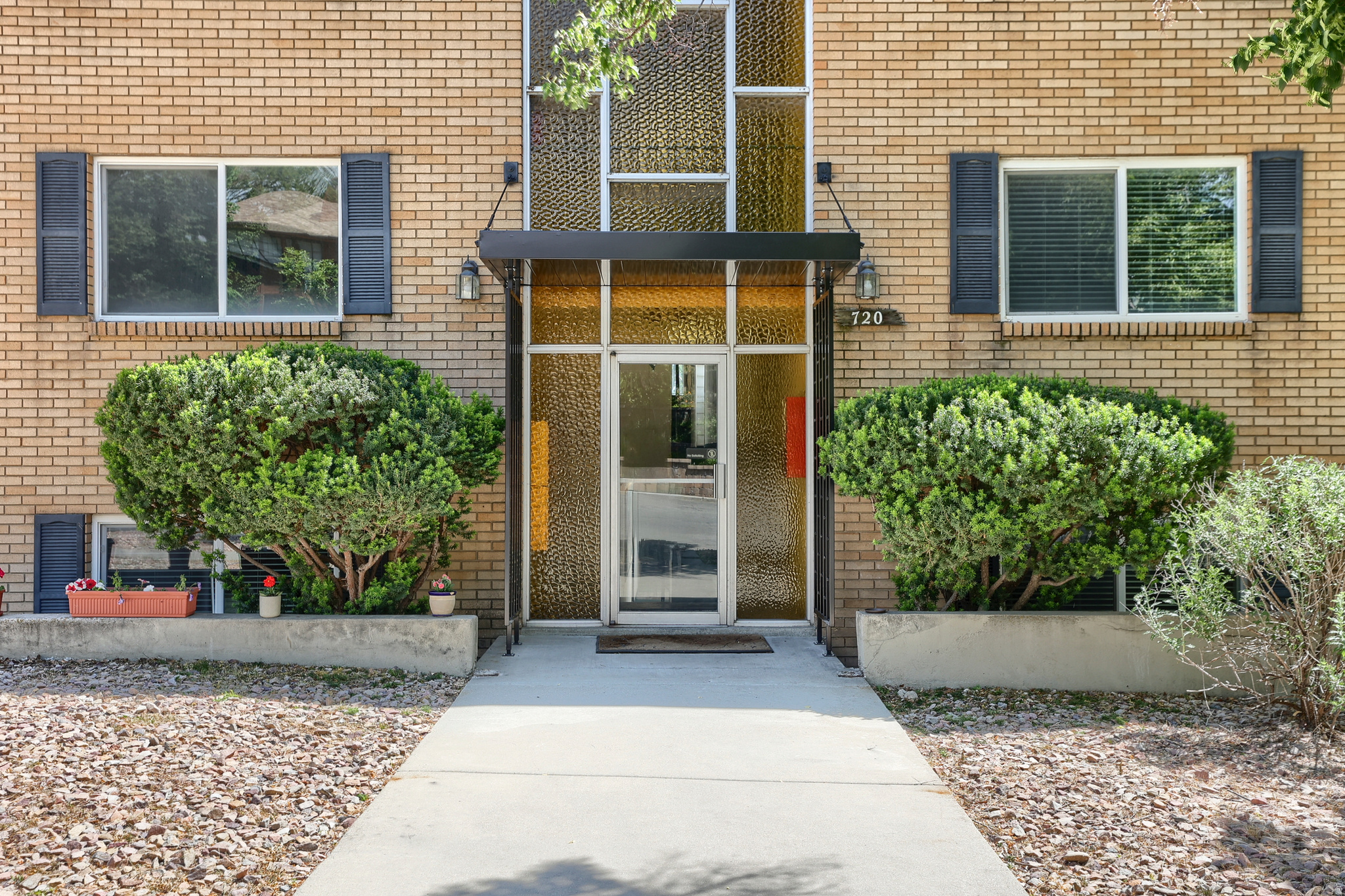 MID-AVENUES CONDOS - Residential