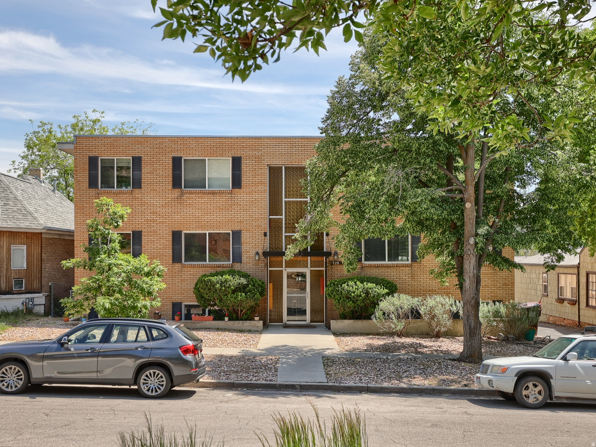 MID-AVENUES CONDOS - Residential