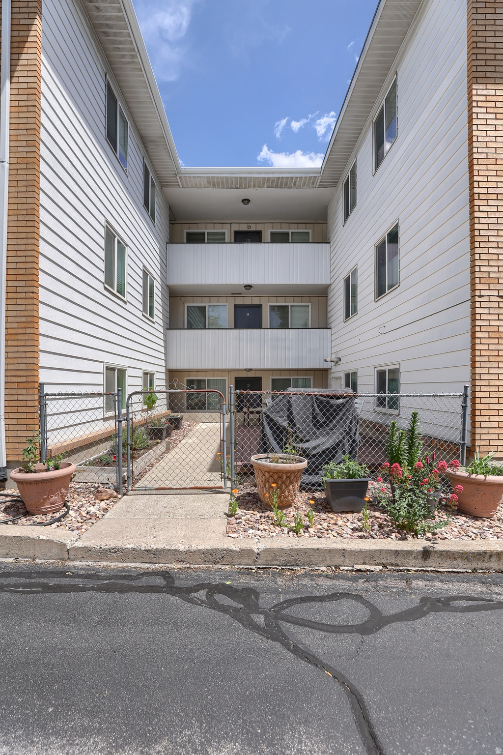 MID-AVENUES CONDOS - Residential