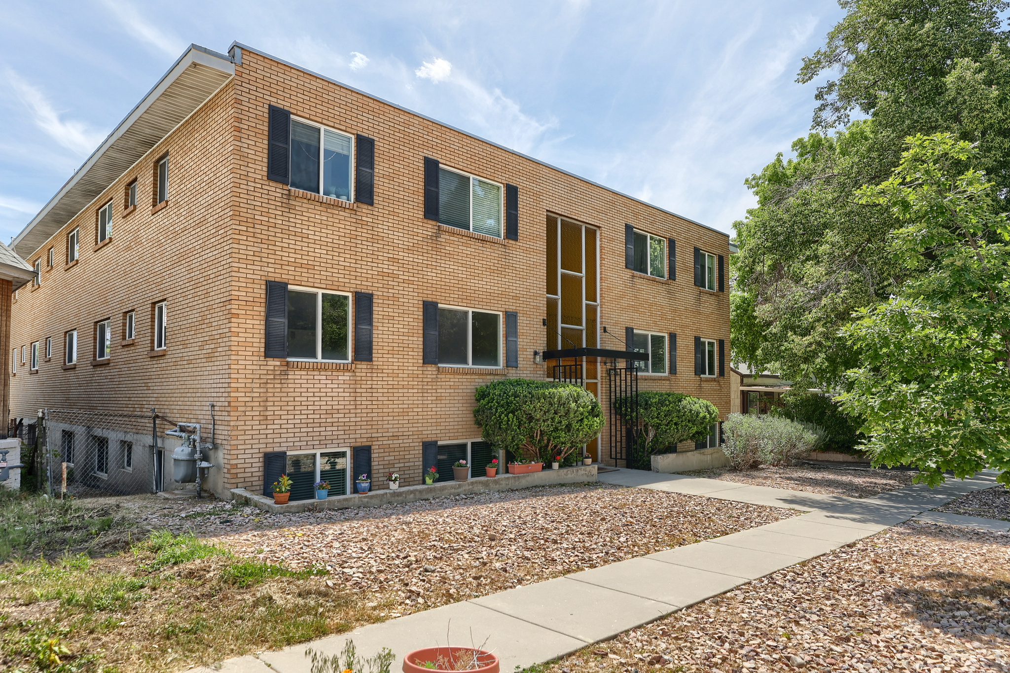 MID-AVENUES CONDOS - Residential