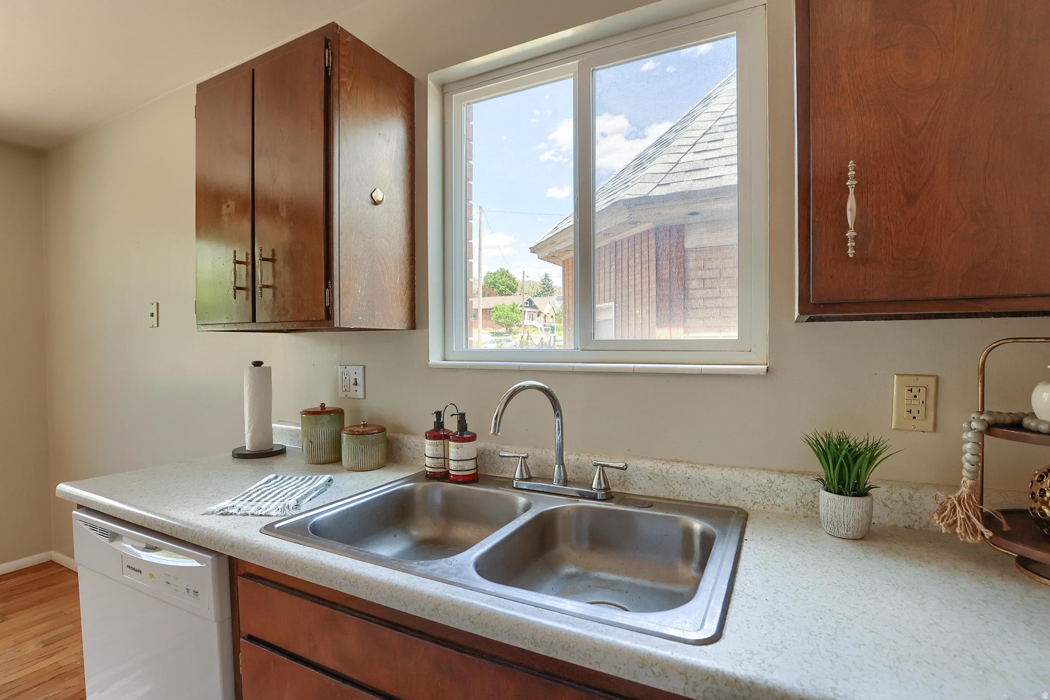 MID-AVENUES CONDOS - Residential