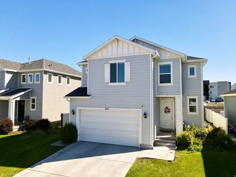 Photo of 212 N 590 E, Vineyard, UT 84059 (MLS # 2139416)