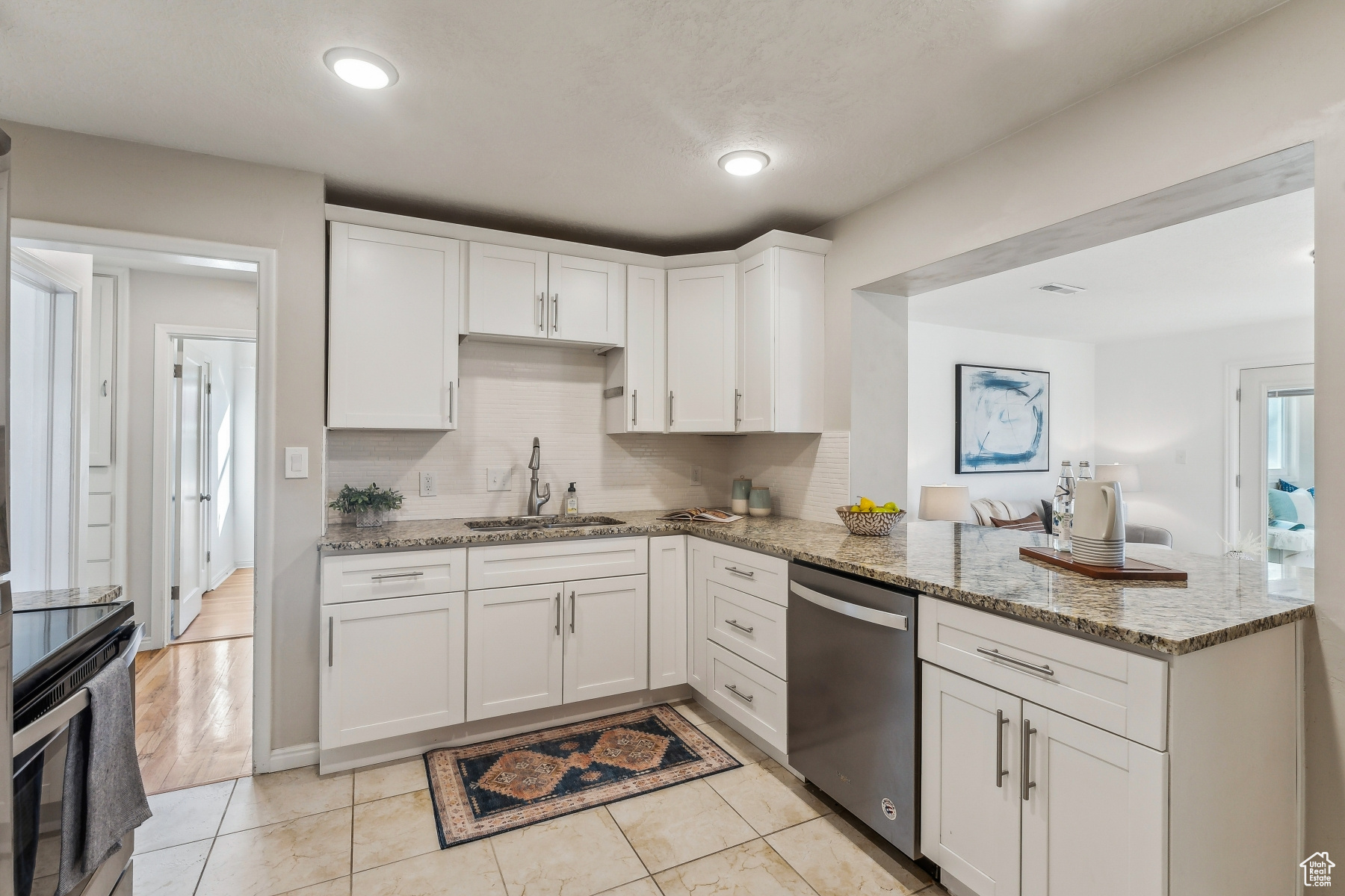 Murray, Utah 84107, United States, 4 Bedrooms Bedrooms, ,2 BathroomsBathrooms,Residential,Pending,17807