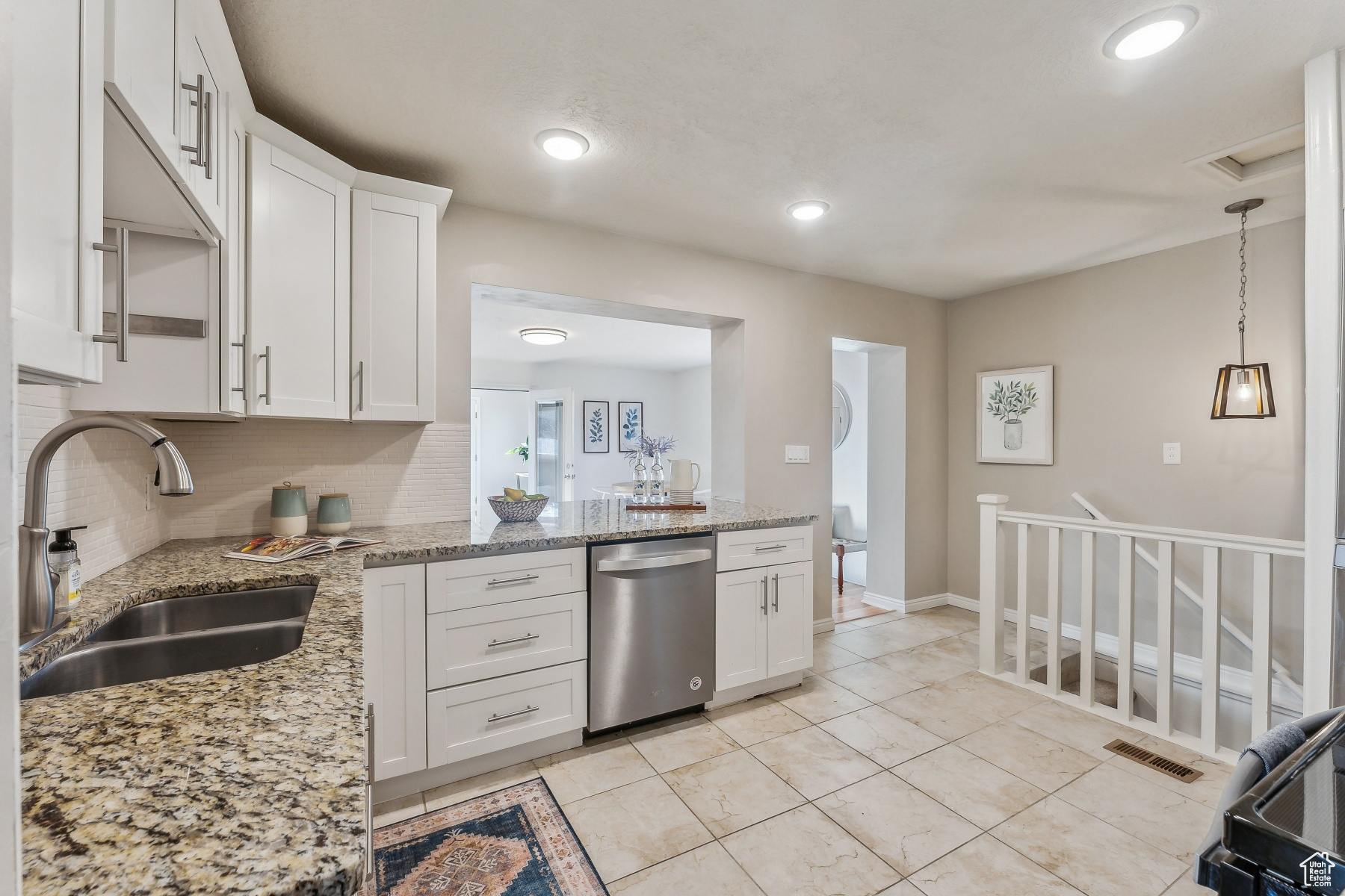 Murray, Utah 84107, United States, 4 Bedrooms Bedrooms, ,2 BathroomsBathrooms,Residential,Pending,17807