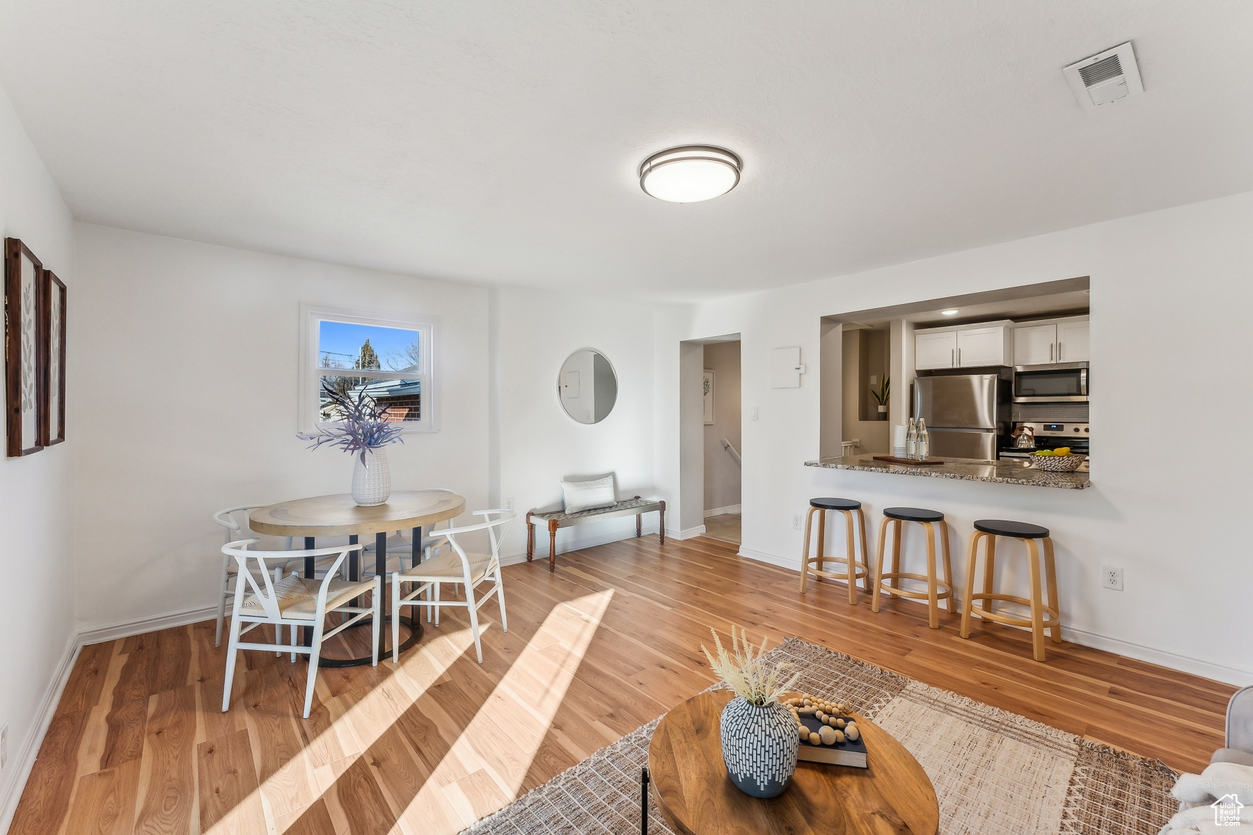 Murray, Utah 84107, United States, 4 Bedrooms Bedrooms, ,2 BathroomsBathrooms,Residential,Pending,17807