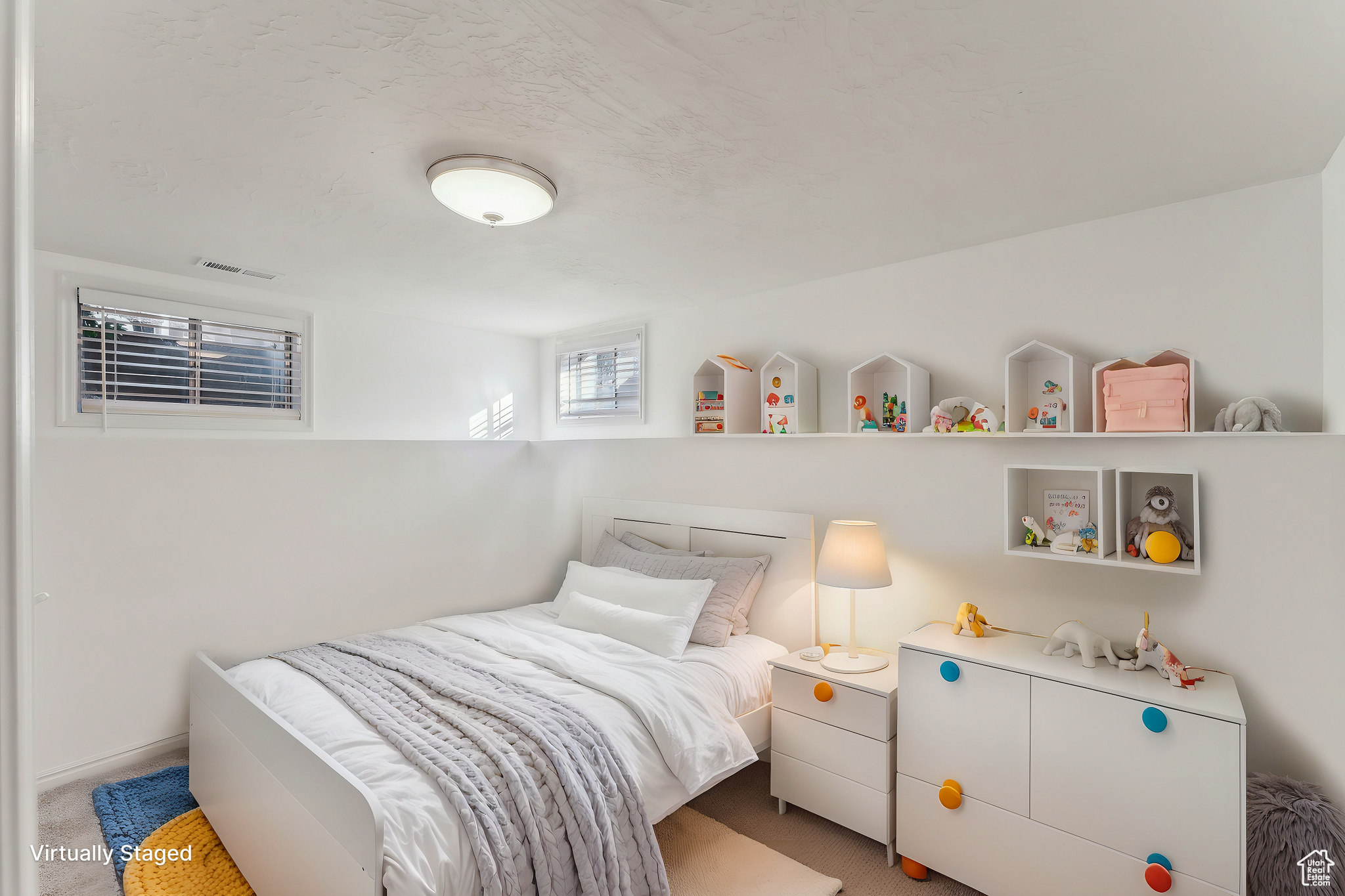 Murray, Utah 84107, United States, 4 Bedrooms Bedrooms, ,2 BathroomsBathrooms,Residential,Pending,17807