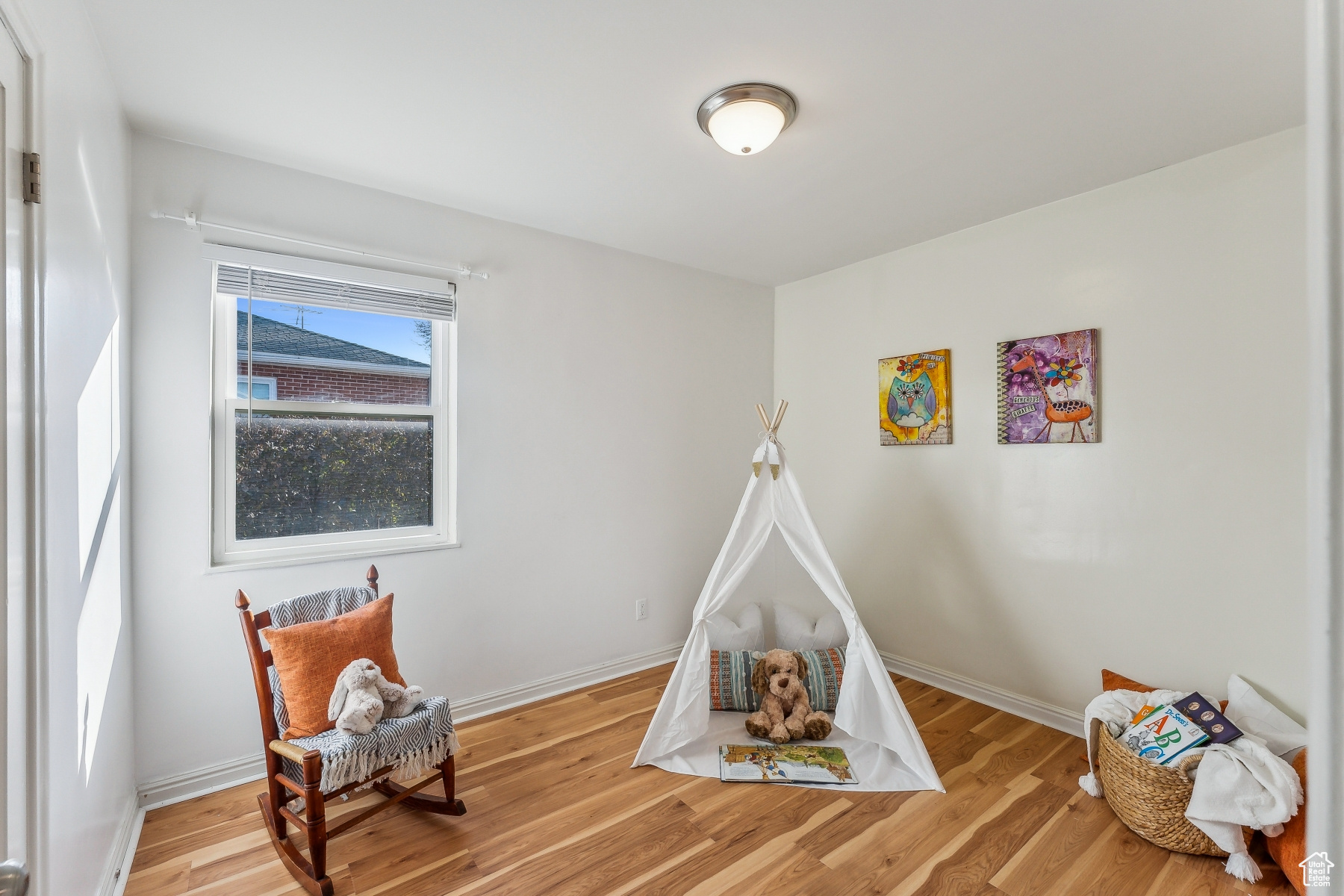 Murray, Utah 84107, United States, 4 Bedrooms Bedrooms, ,2 BathroomsBathrooms,Residential,Pending,17807