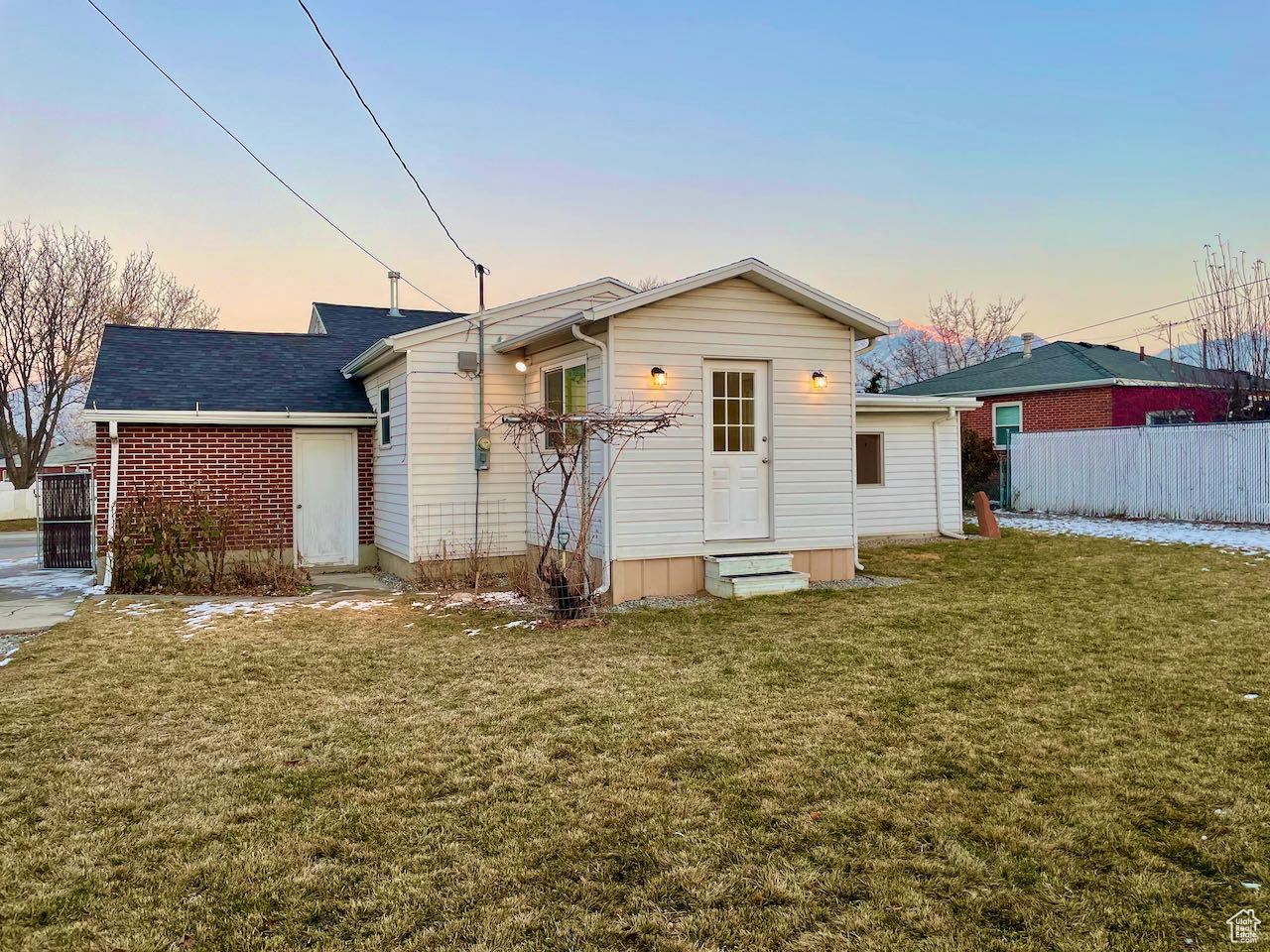 Murray, Utah 84107, United States, 4 Bedrooms Bedrooms, ,2 BathroomsBathrooms,Residential,Pending,17807