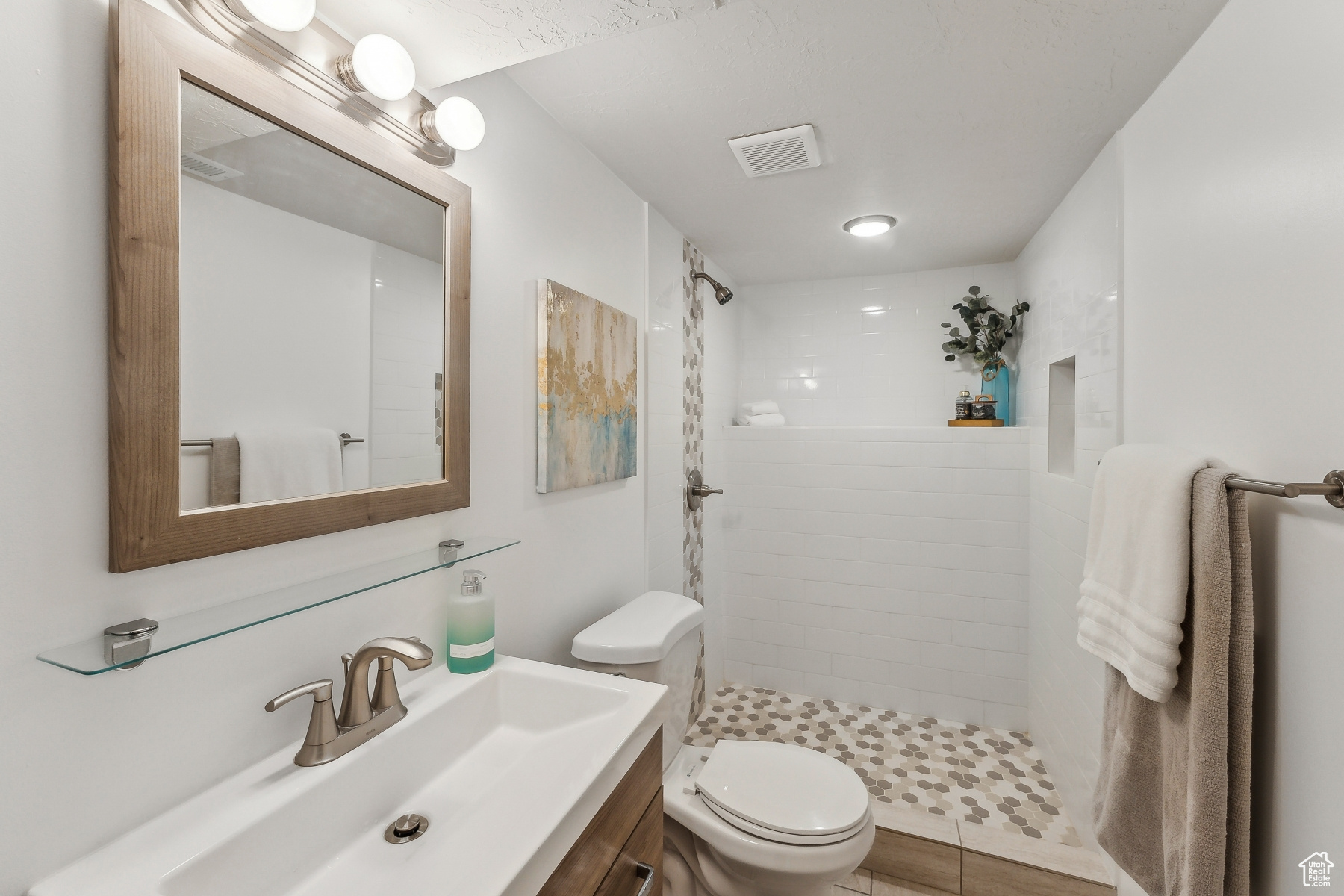 Murray, Utah 84107, United States, 4 Bedrooms Bedrooms, ,2 BathroomsBathrooms,Residential,Pending,17807