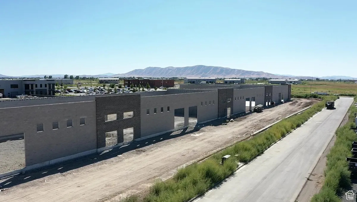 DB INDUSTRIAL - Commercial Sale