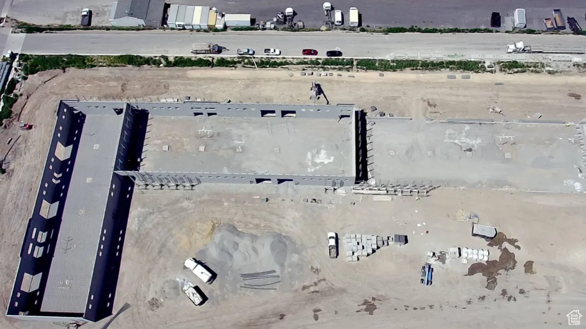 DB INDUSTRIAL - Commercial Sale