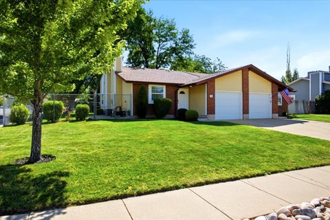 Photo of 756 N 400 ST W, Kaysville, UT 84037 (MLS # 2181731)