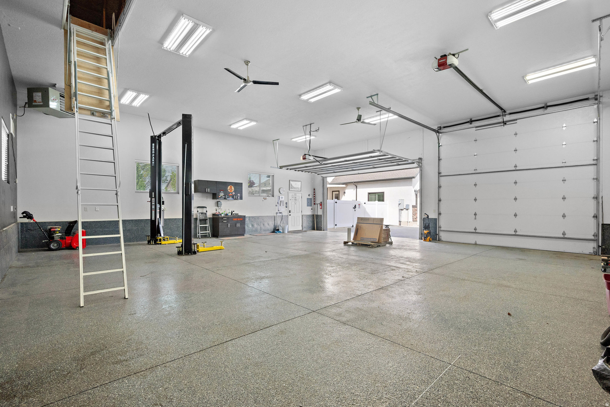 PARKWAY PALISADES - Residential