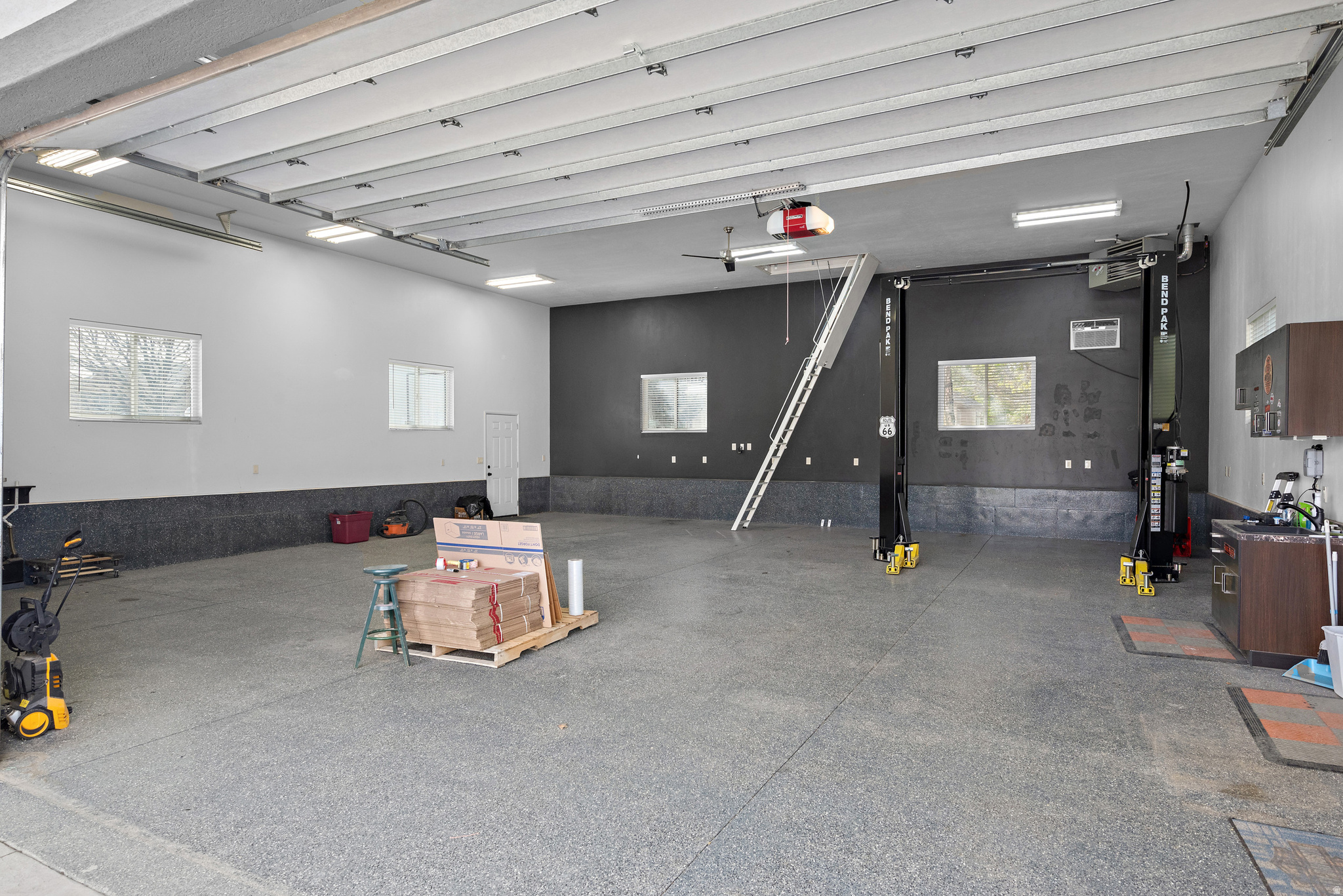 PARKWAY PALISADES - Residential