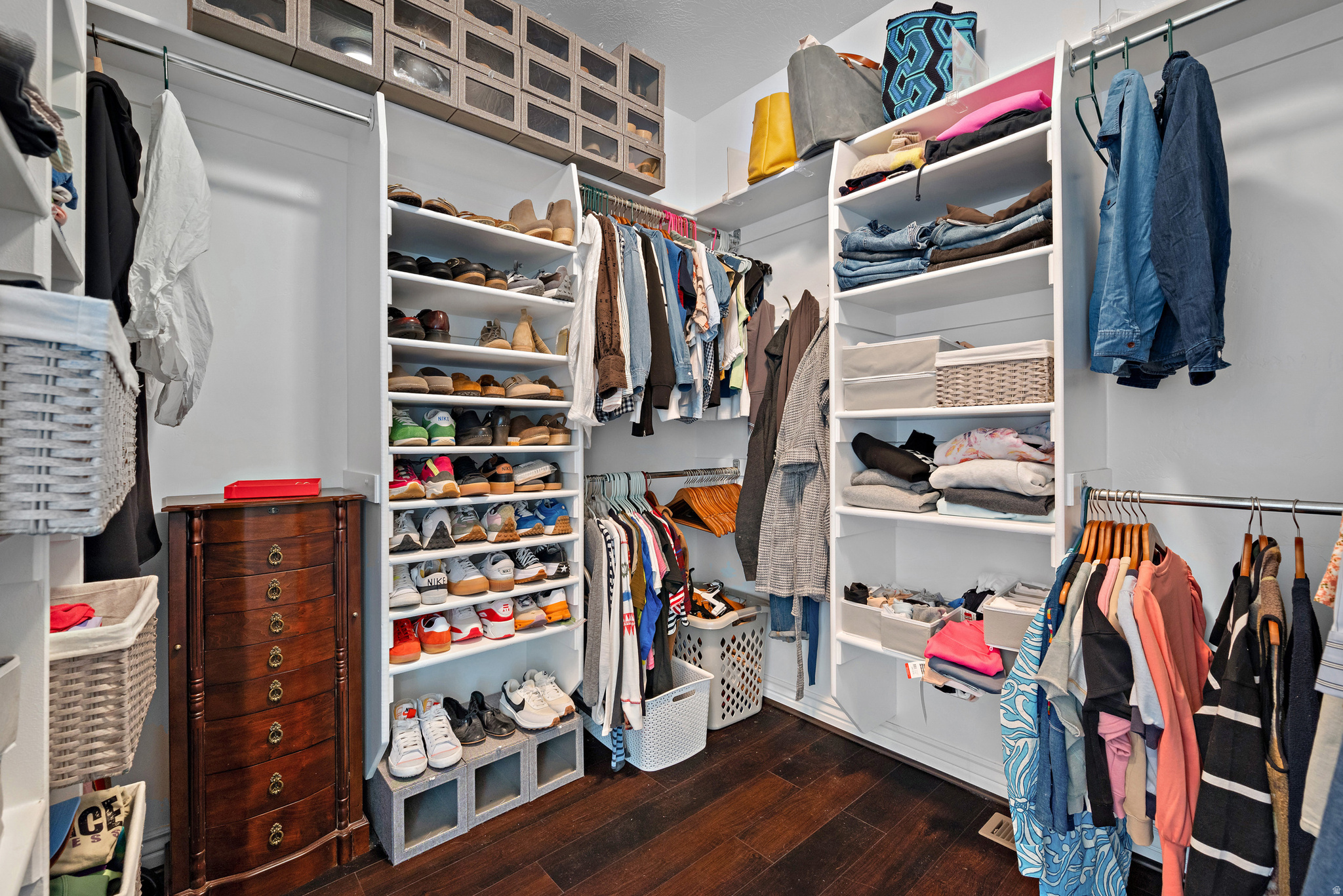 PARKWAY PALISADES - Residential