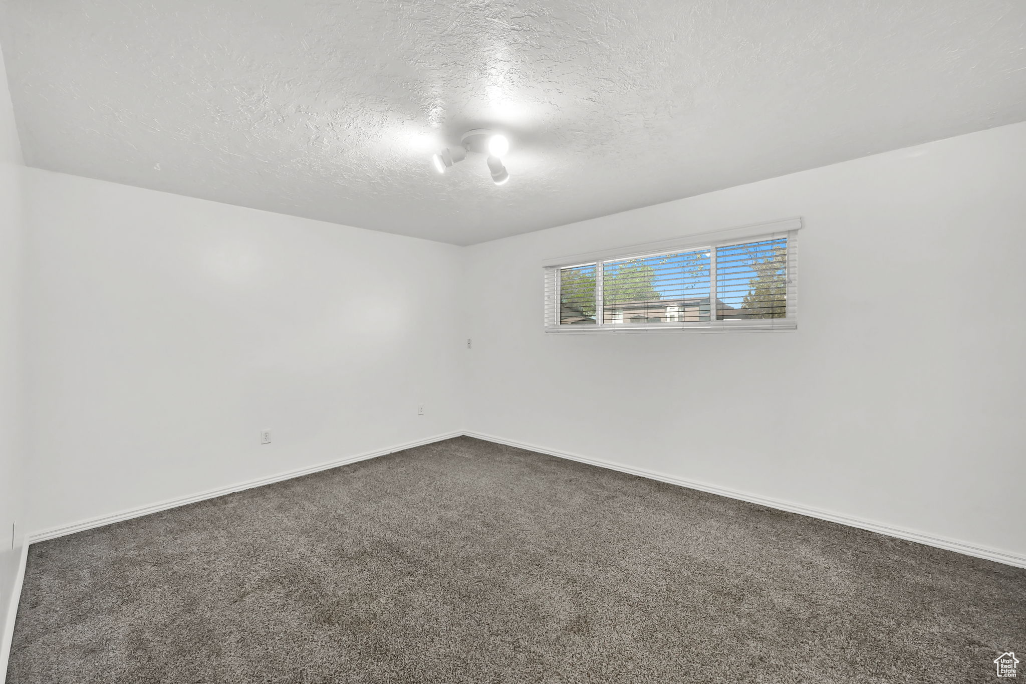 Roy, Utah 84067, United States, 5 Bedrooms Bedrooms, ,2 BathroomsBathrooms,Residential,Pending,119378