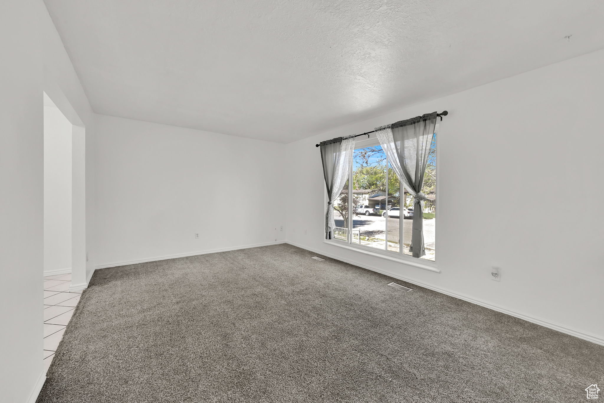 Roy, Utah 84067, United States, 5 Bedrooms Bedrooms, ,2 BathroomsBathrooms,Residential,Pending,119378