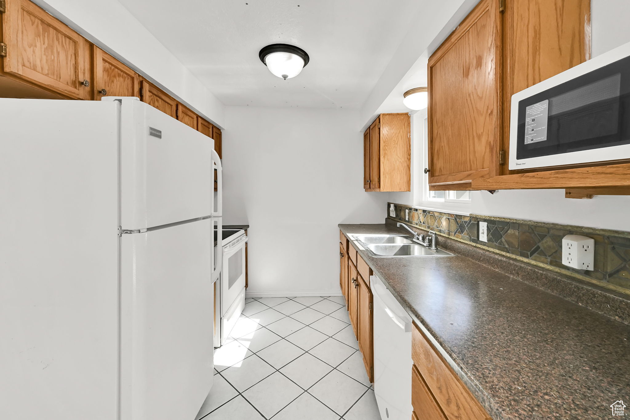 Roy, Utah 84067, United States, 5 Bedrooms Bedrooms, ,2 BathroomsBathrooms,Residential,Pending,119378