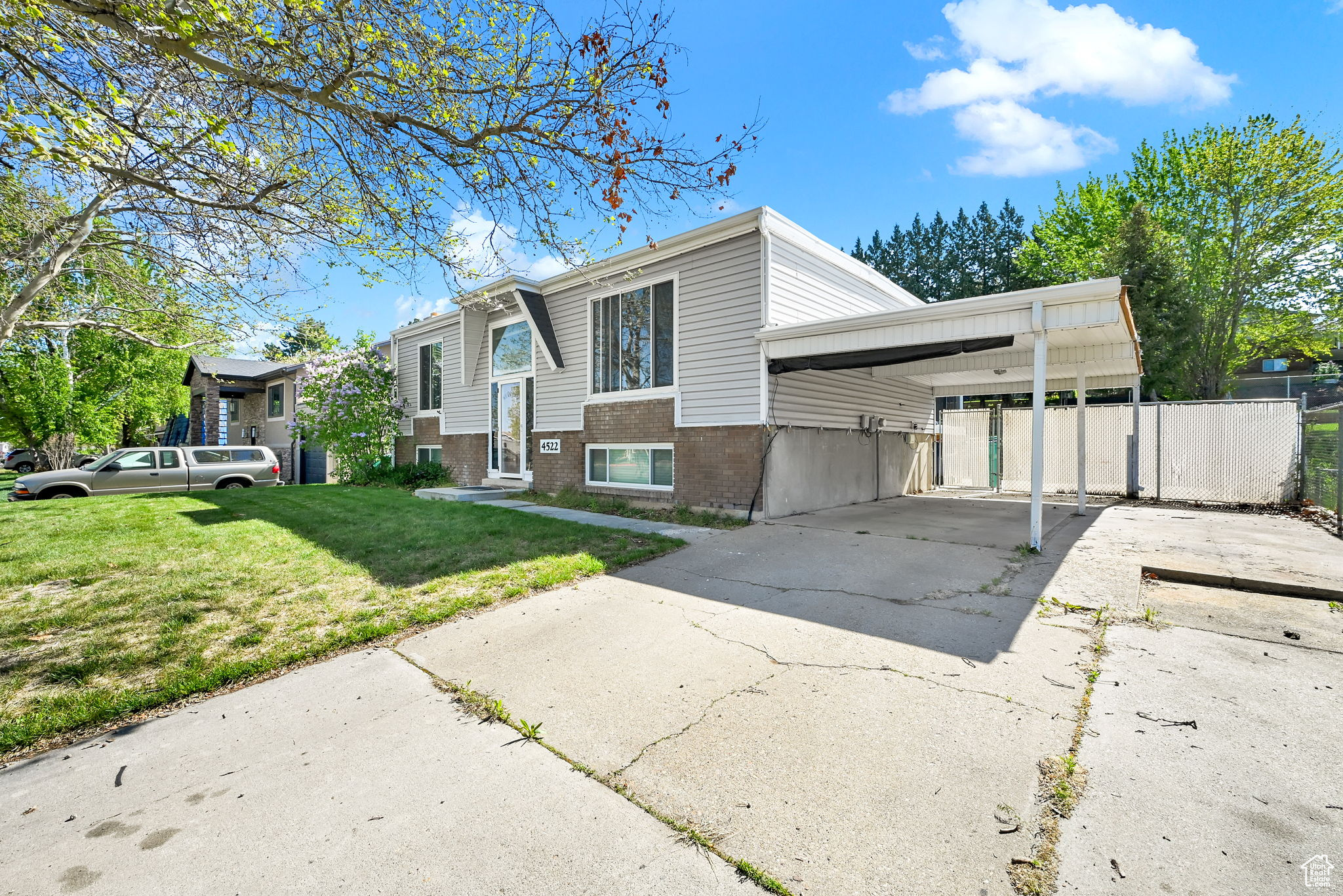 Roy, Utah 84067, United States, 5 Bedrooms Bedrooms, ,2 BathroomsBathrooms,Residential,Pending,119378