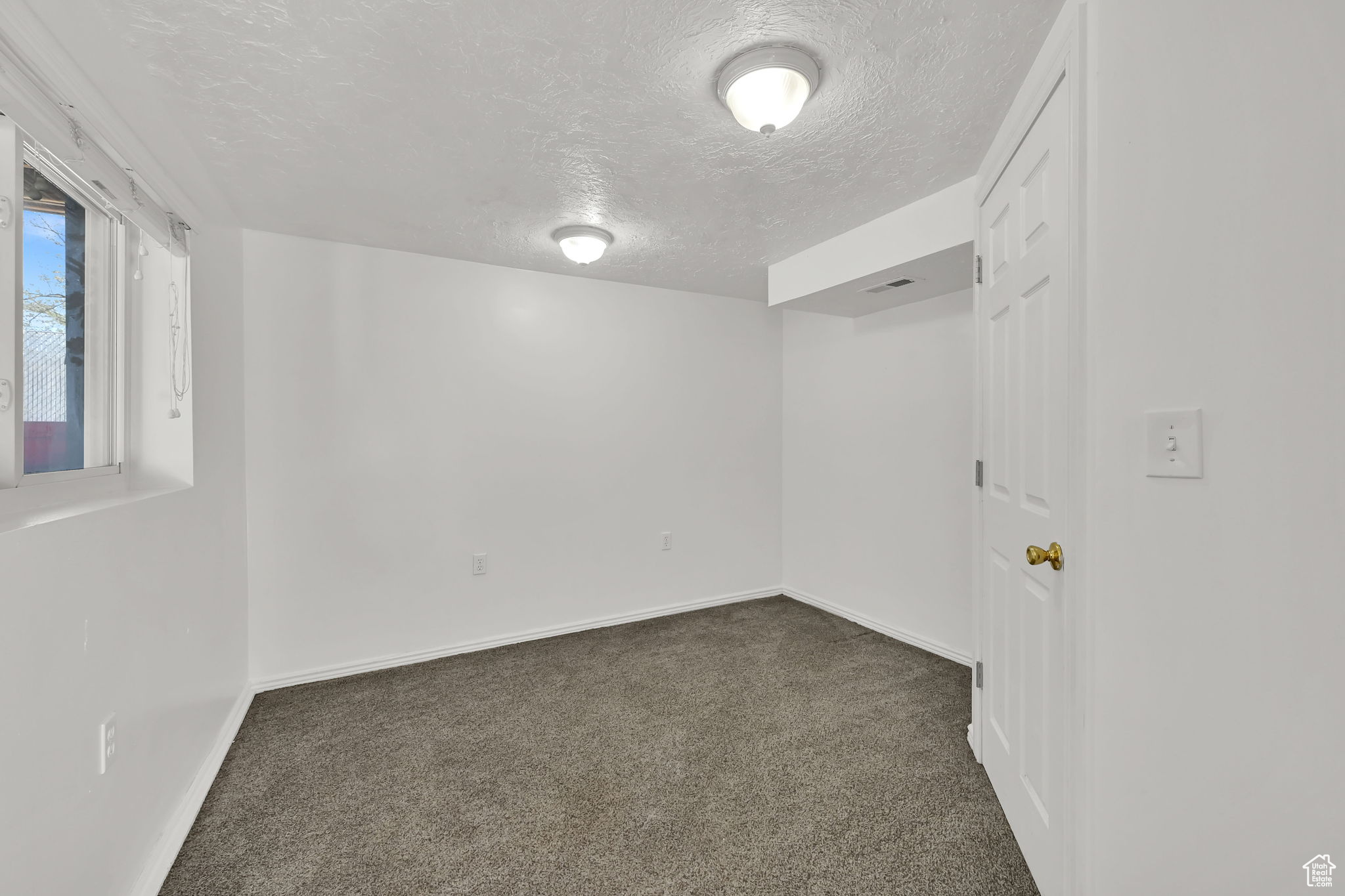 Roy, Utah 84067, United States, 5 Bedrooms Bedrooms, ,2 BathroomsBathrooms,Residential,Pending,119378