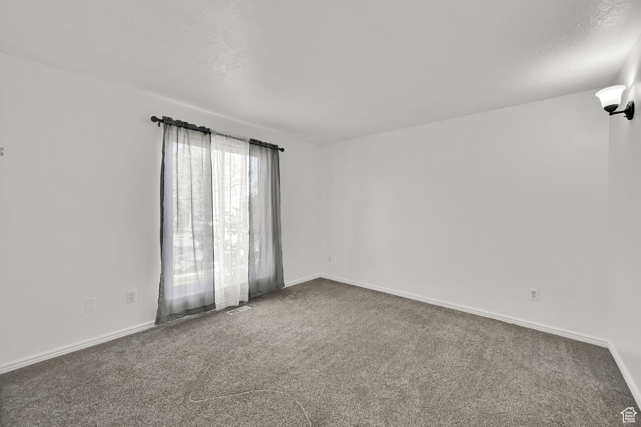 Roy, Utah 84067, United States, 5 Bedrooms Bedrooms, ,2 BathroomsBathrooms,Residential,Pending,119378