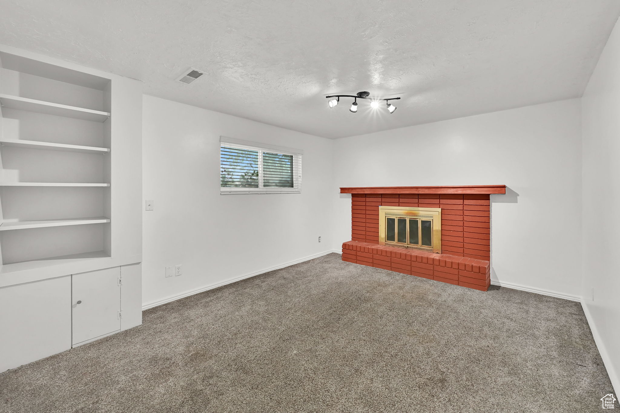 Roy, Utah 84067, United States, 5 Bedrooms Bedrooms, ,2 BathroomsBathrooms,Residential,Pending,119378