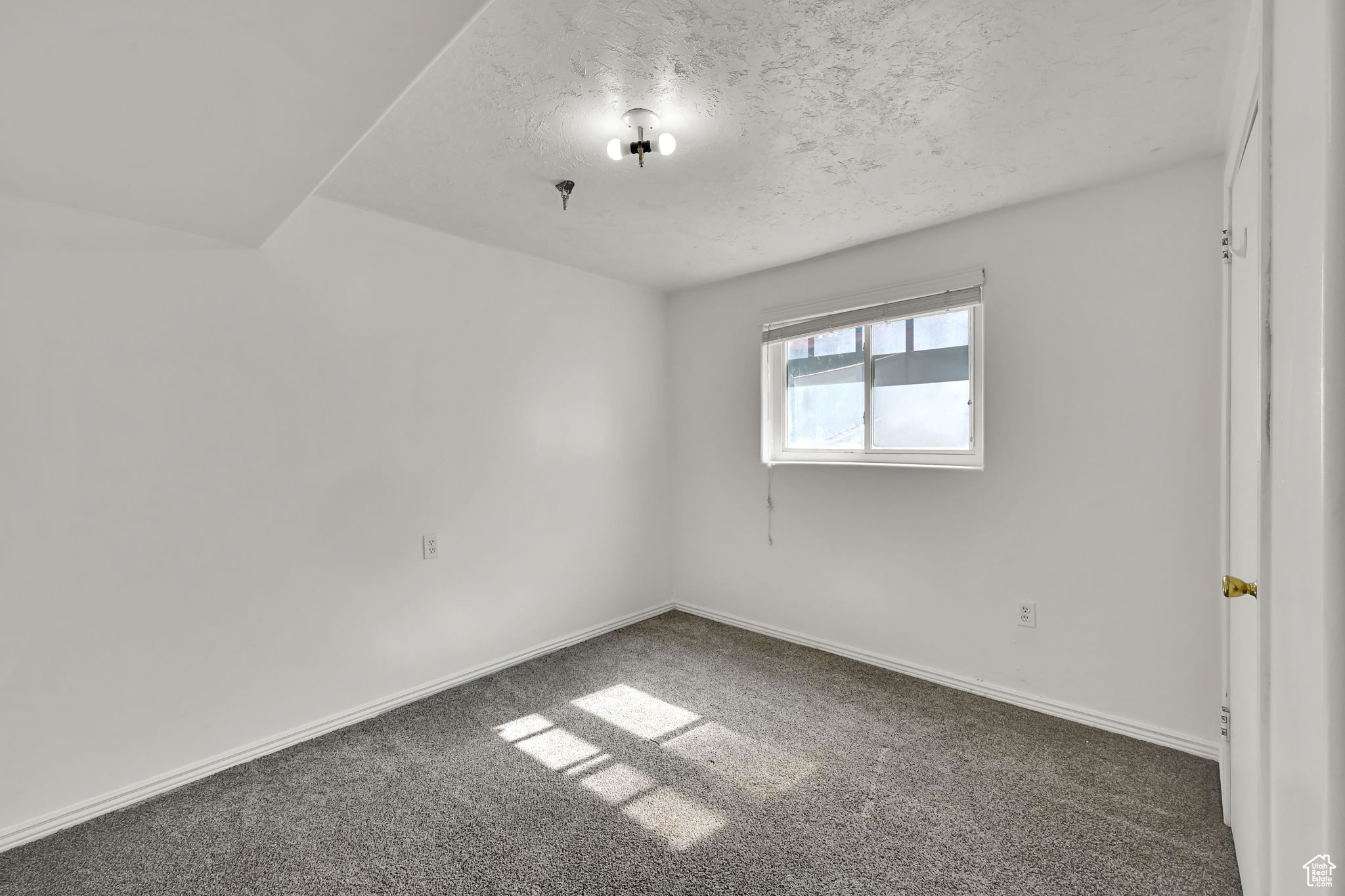 Roy, Utah 84067, United States, 5 Bedrooms Bedrooms, ,2 BathroomsBathrooms,Residential,Pending,119378