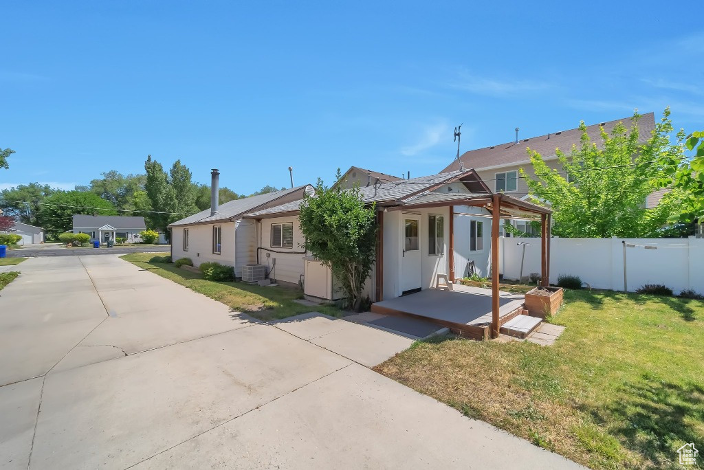 Main image without alt text