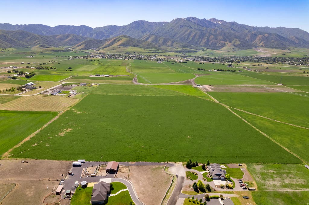 Photo of 6400 S 2633 W #5, Wellsville, UT 84339 (MLS # 2165052)