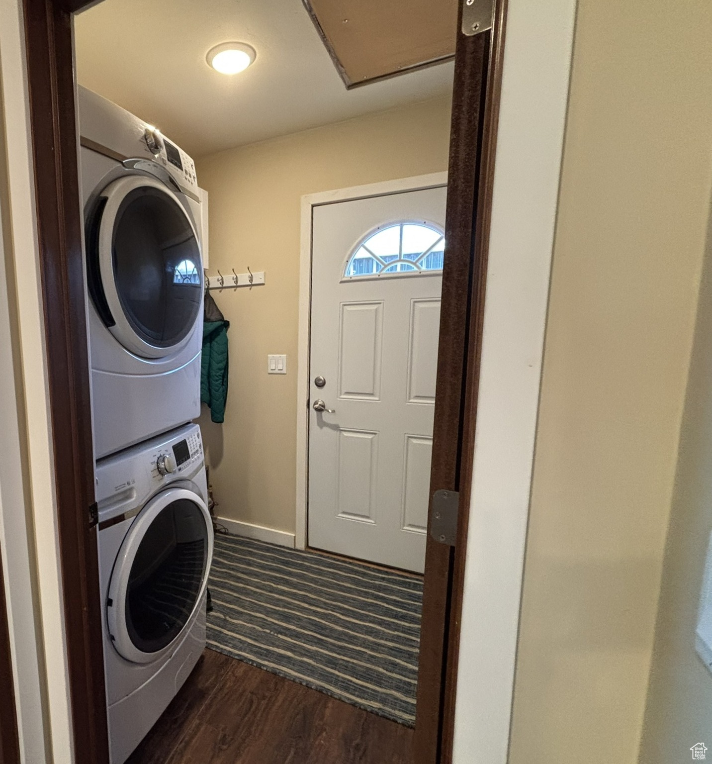 La Sal, Utah 84530, United States, 3 Bedrooms Bedrooms, ,2 BathroomsBathrooms,Residential,Pending,116462