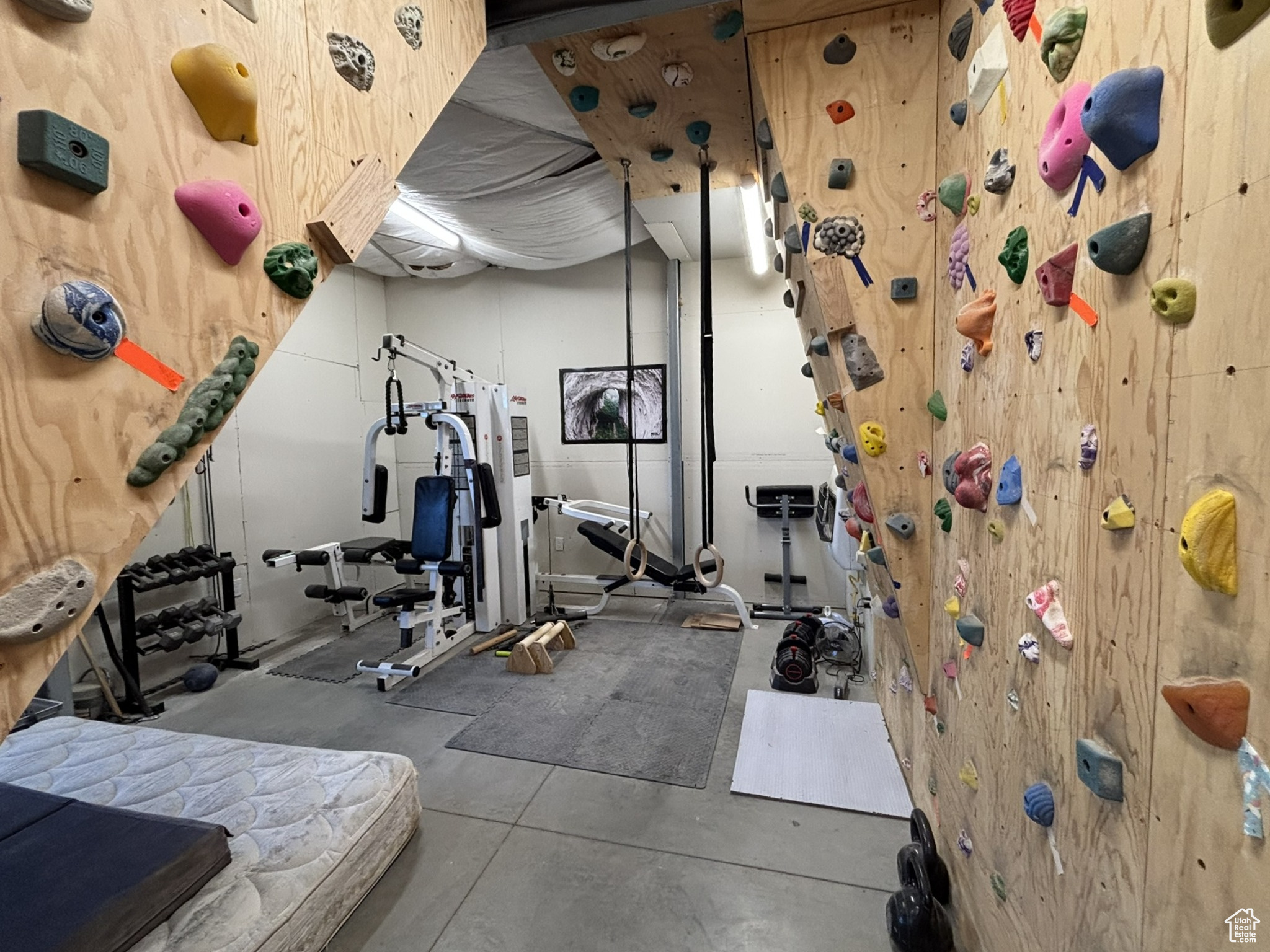 La Sal, Utah 84530, United States, 3 Bedrooms Bedrooms, ,2 BathroomsBathrooms,Residential,Pending,116462