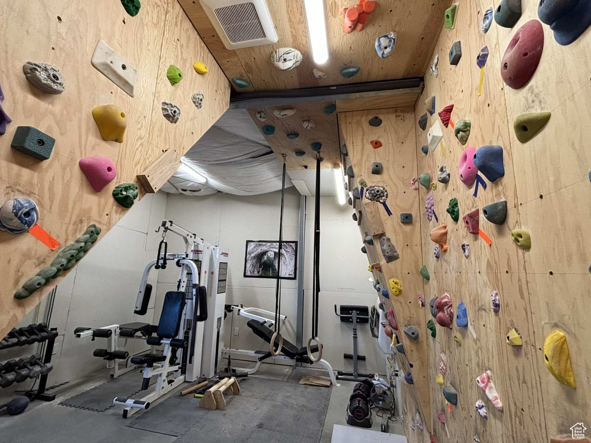 La Sal, Utah 84530, United States, 3 Bedrooms Bedrooms, ,2 BathroomsBathrooms,Residential,Pending,116462