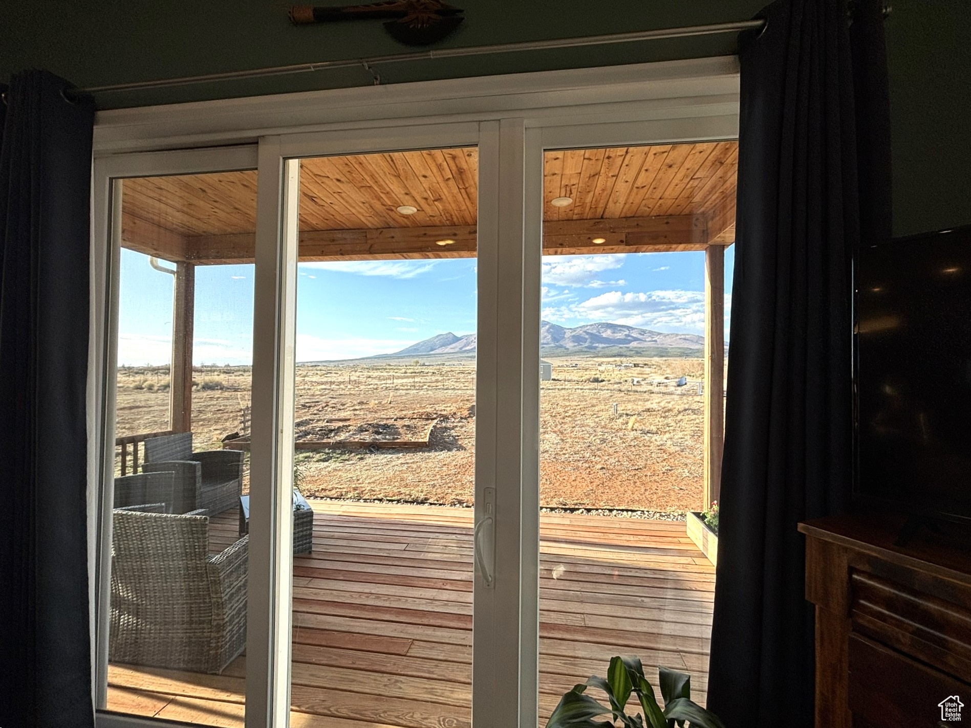 La Sal, Utah 84530, United States, 3 Bedrooms Bedrooms, ,2 BathroomsBathrooms,Residential,Pending,116462