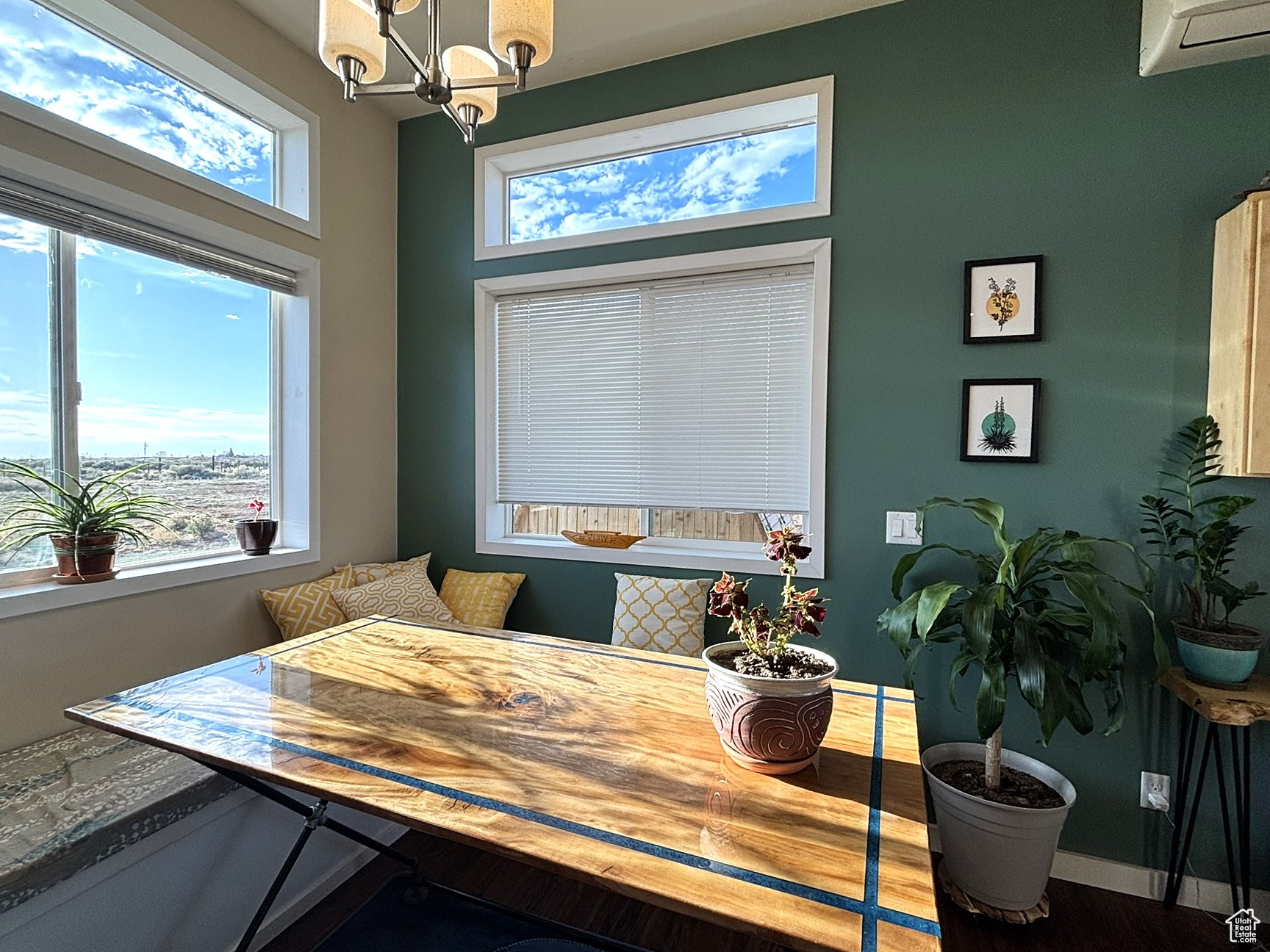 La Sal, Utah 84530, United States, 3 Bedrooms Bedrooms, ,2 BathroomsBathrooms,Residential,Pending,116462