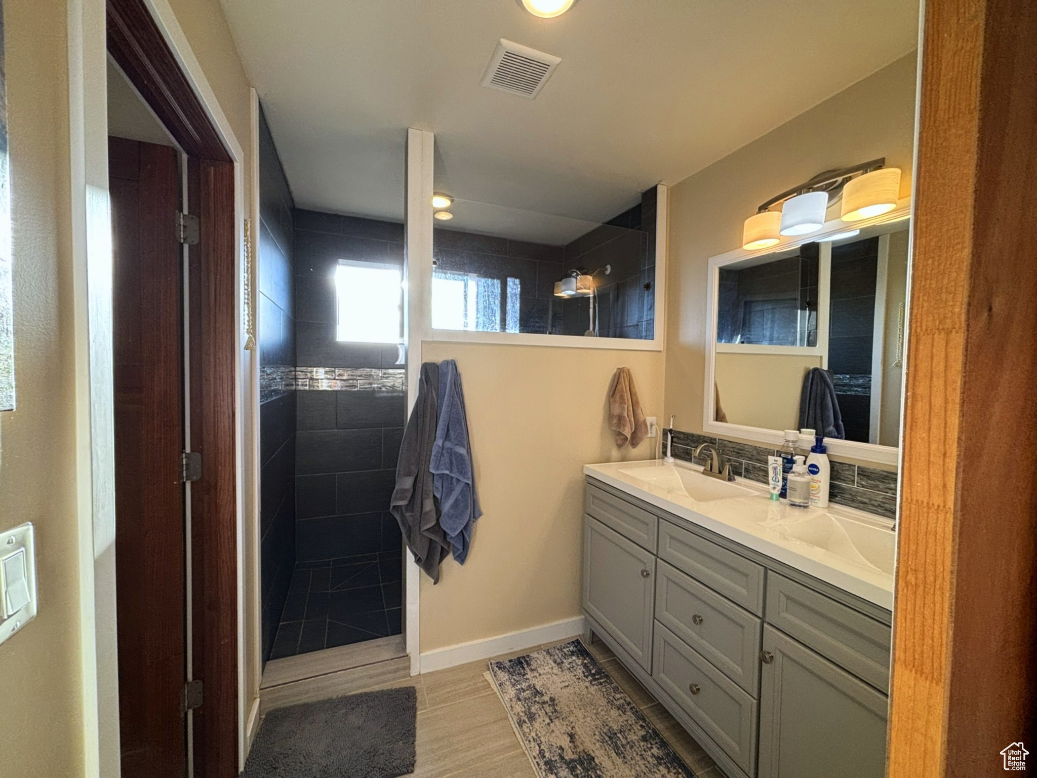 La Sal, Utah 84530, United States, 3 Bedrooms Bedrooms, ,2 BathroomsBathrooms,Residential,Pending,116462