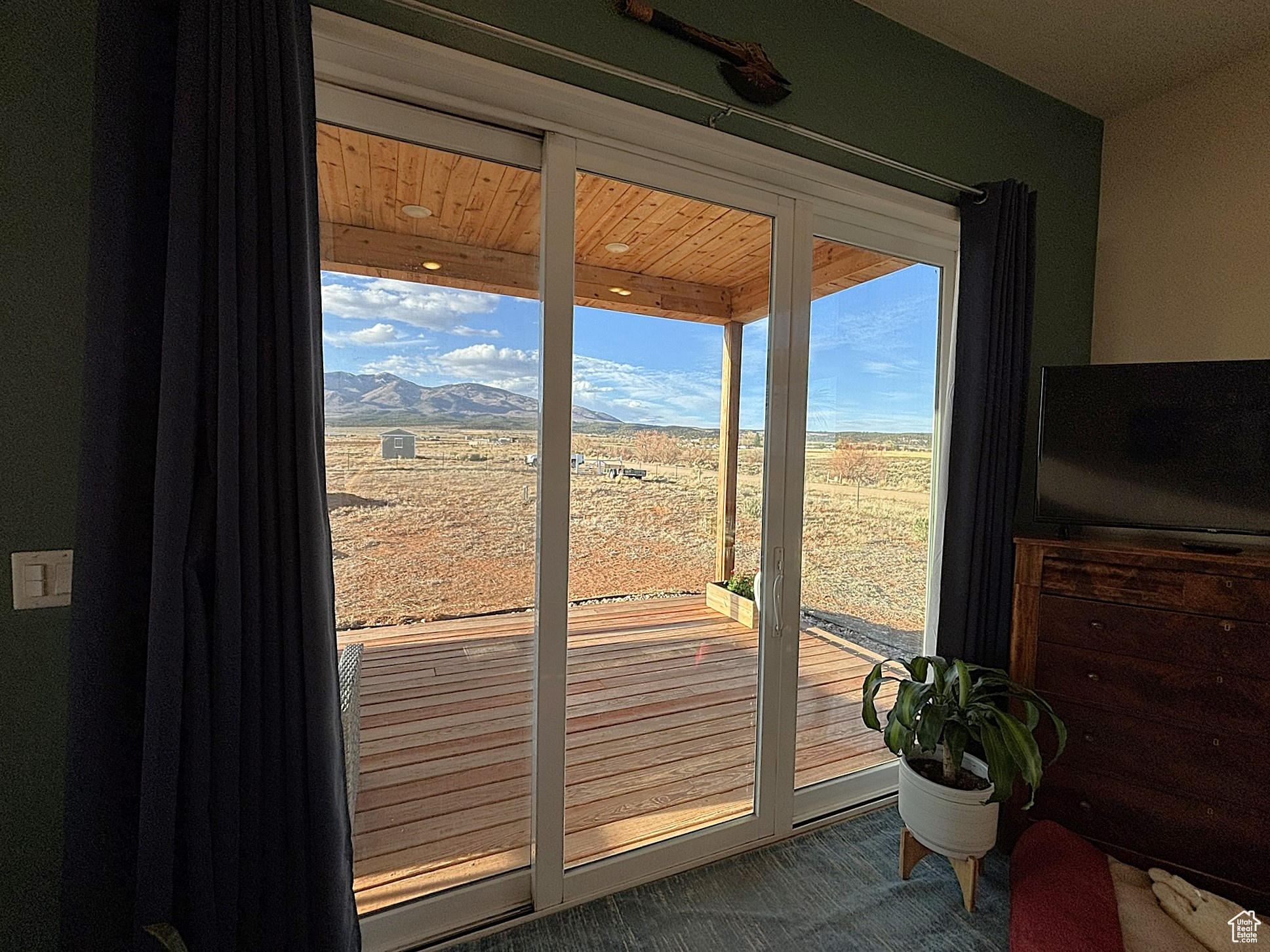 La Sal, Utah 84530, United States, 3 Bedrooms Bedrooms, ,2 BathroomsBathrooms,Residential,Pending,116462