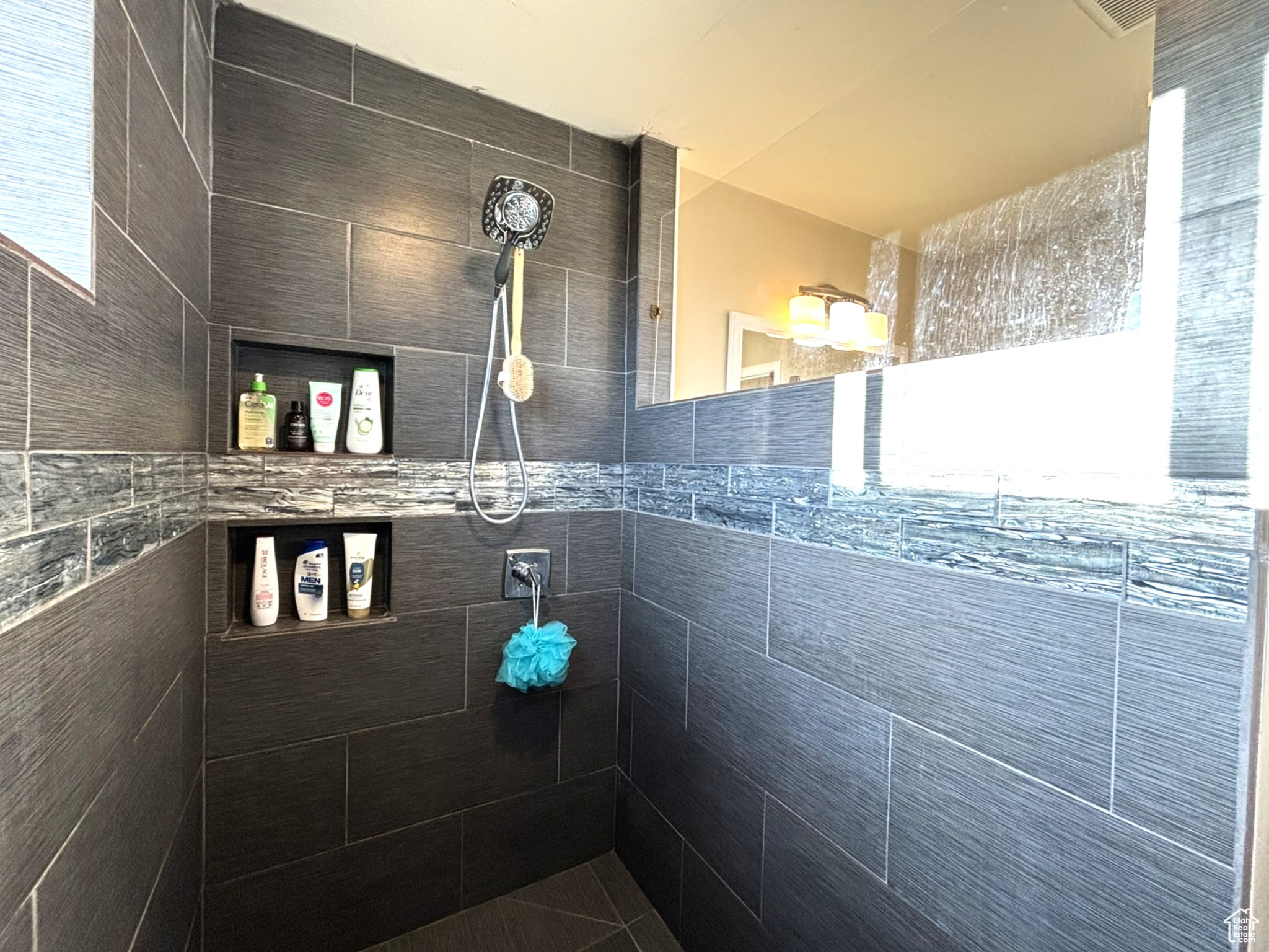 La Sal, Utah 84530, United States, 3 Bedrooms Bedrooms, ,2 BathroomsBathrooms,Residential,Pending,116462