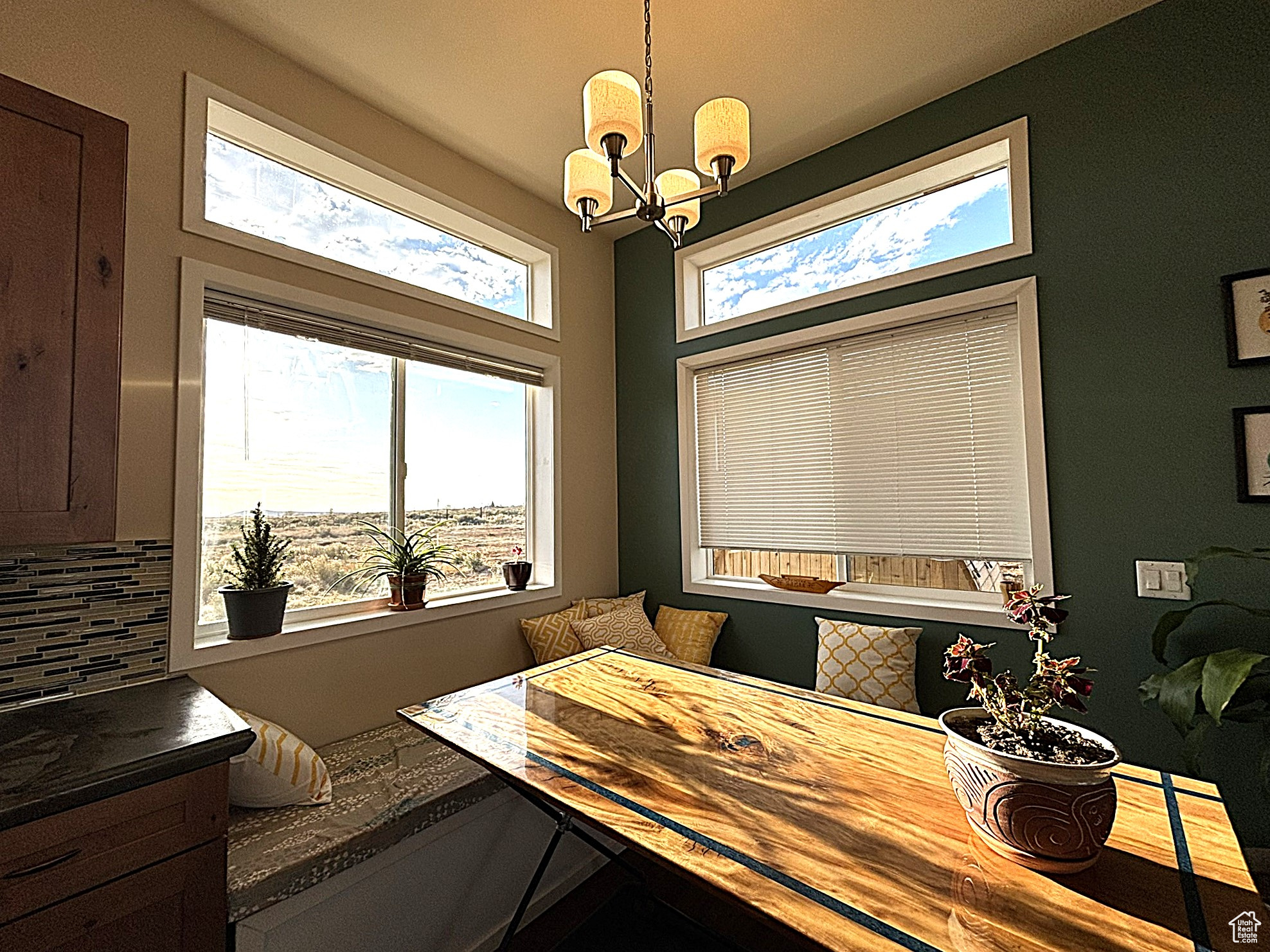 La Sal, Utah 84530, United States, 3 Bedrooms Bedrooms, ,2 BathroomsBathrooms,Residential,Pending,116462