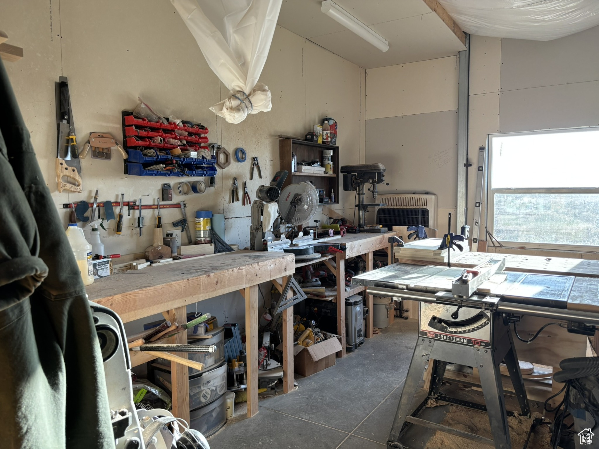 La Sal, Utah 84530, United States, 3 Bedrooms Bedrooms, ,2 BathroomsBathrooms,Residential,Pending,116462