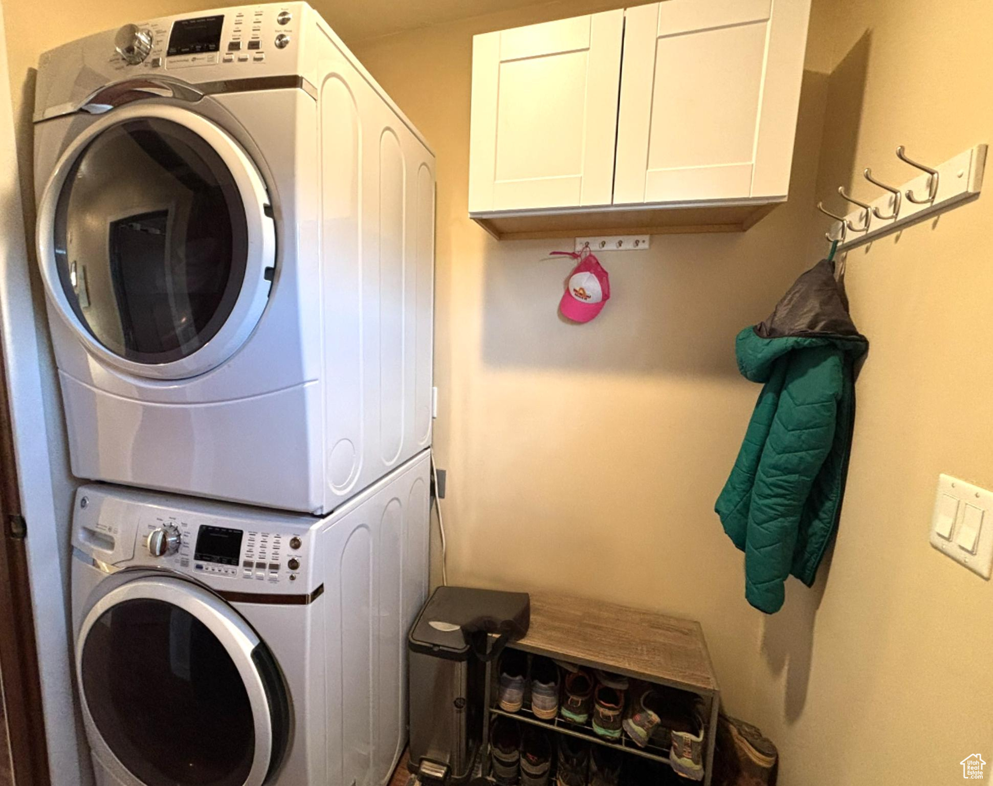 La Sal, Utah 84530, United States, 3 Bedrooms Bedrooms, ,2 BathroomsBathrooms,Residential,Pending,116462