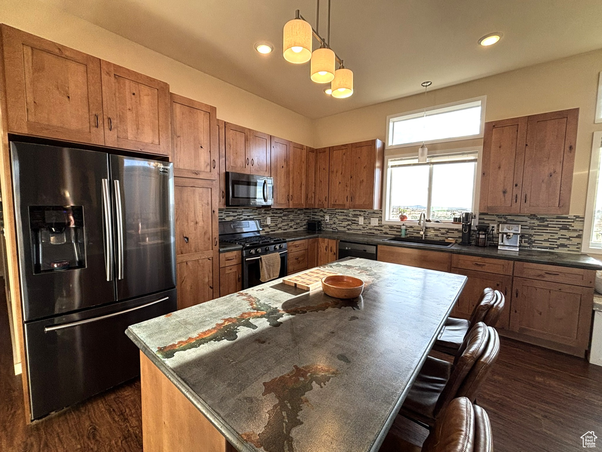 La Sal, Utah 84530, United States, 3 Bedrooms Bedrooms, ,2 BathroomsBathrooms,Residential,Pending,116462