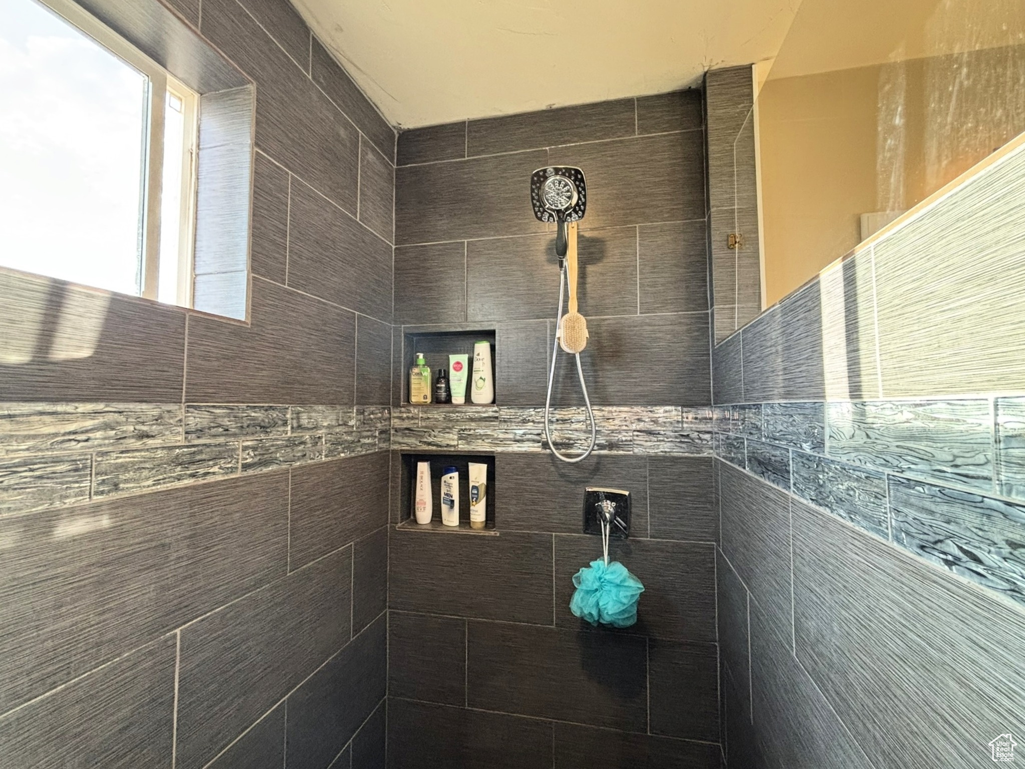 La Sal, Utah 84530, United States, 3 Bedrooms Bedrooms, ,2 BathroomsBathrooms,Residential,Pending,116462