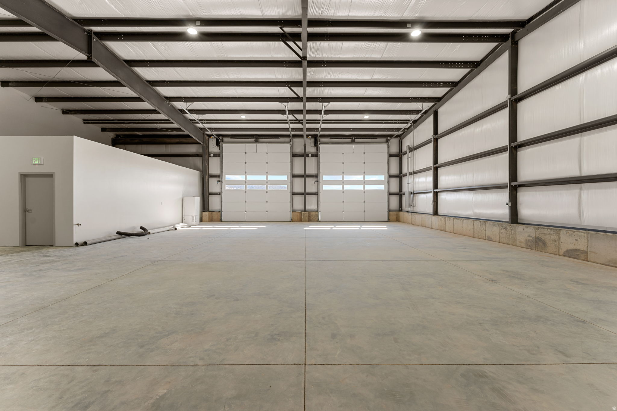 DIAMONTI INDUSTRIAL SUBDIVISION - Commercial Lease