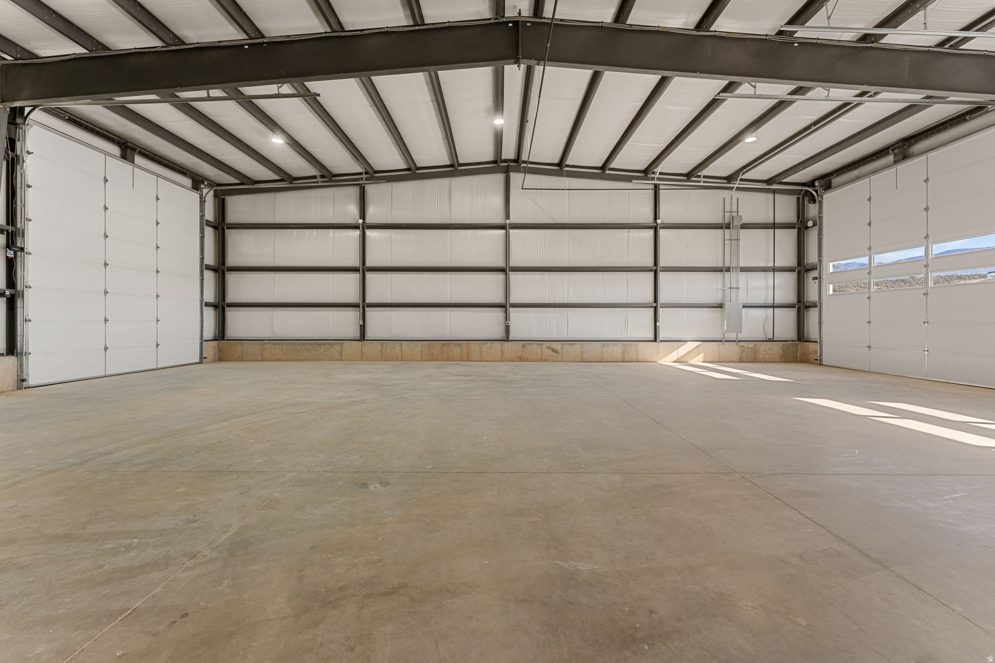 DIAMONTI INDUSTRIAL SUBDIVISION - Commercial Lease