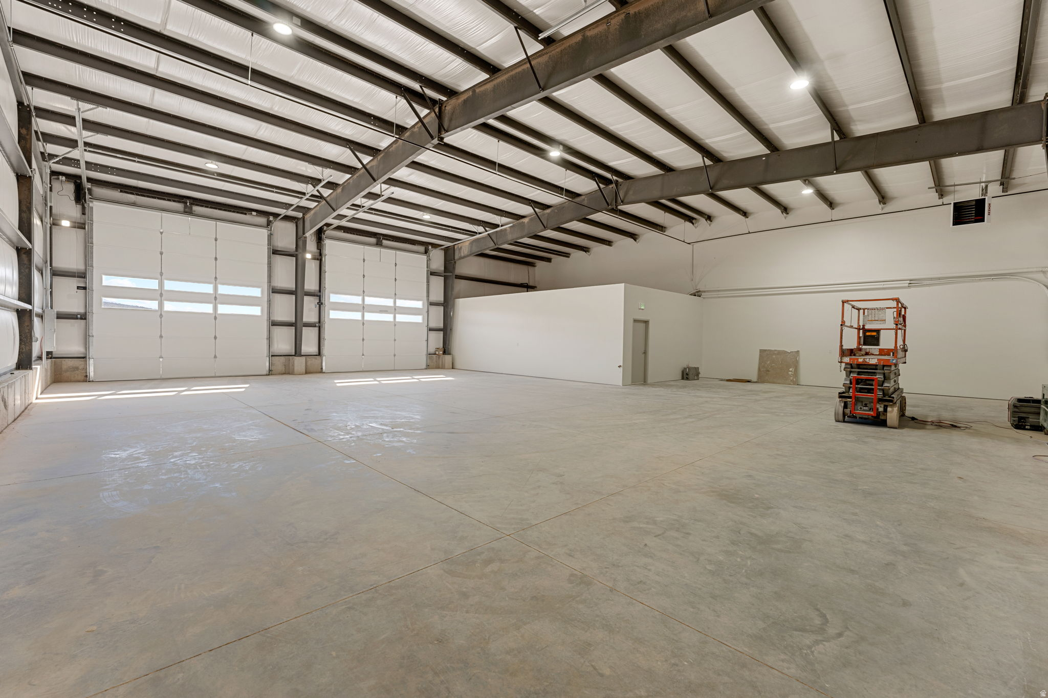 DIAMONTI INDUSTRIAL SUBDIVISION - Commercial Lease